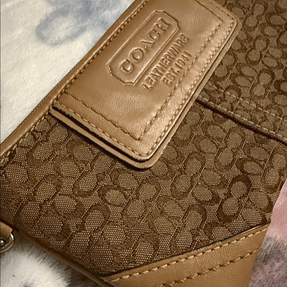 Coach Leatherware Est. 1941 Zip Signature Pouch Wallet preowned - Picture 10 of 16